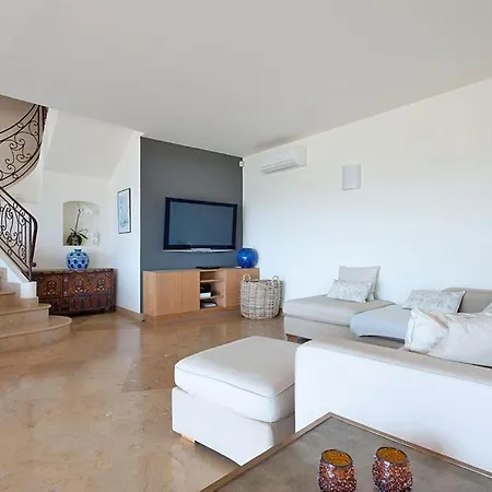 Furoli Sleeps 10 Pool Air Con Wifi Vila